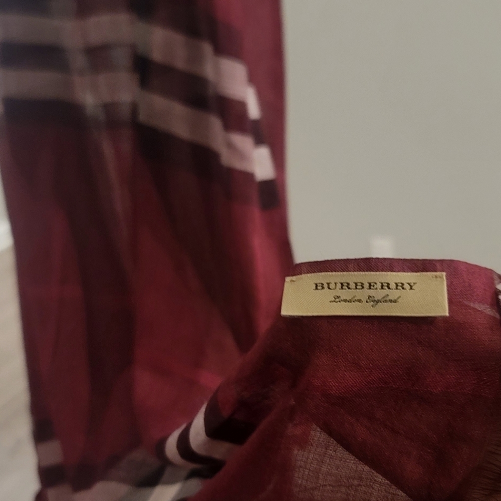 Burberry discontinued Scarf
